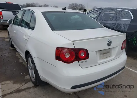 2010 Volkswagen Jetta Tdi z USA, uszkodzony, nr VIN 3VWRL7AJXAM038300